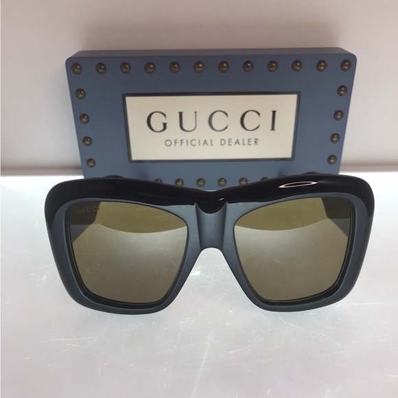Gucci Black GG0498S Oversized Sunglasses - Picture 9 of 13